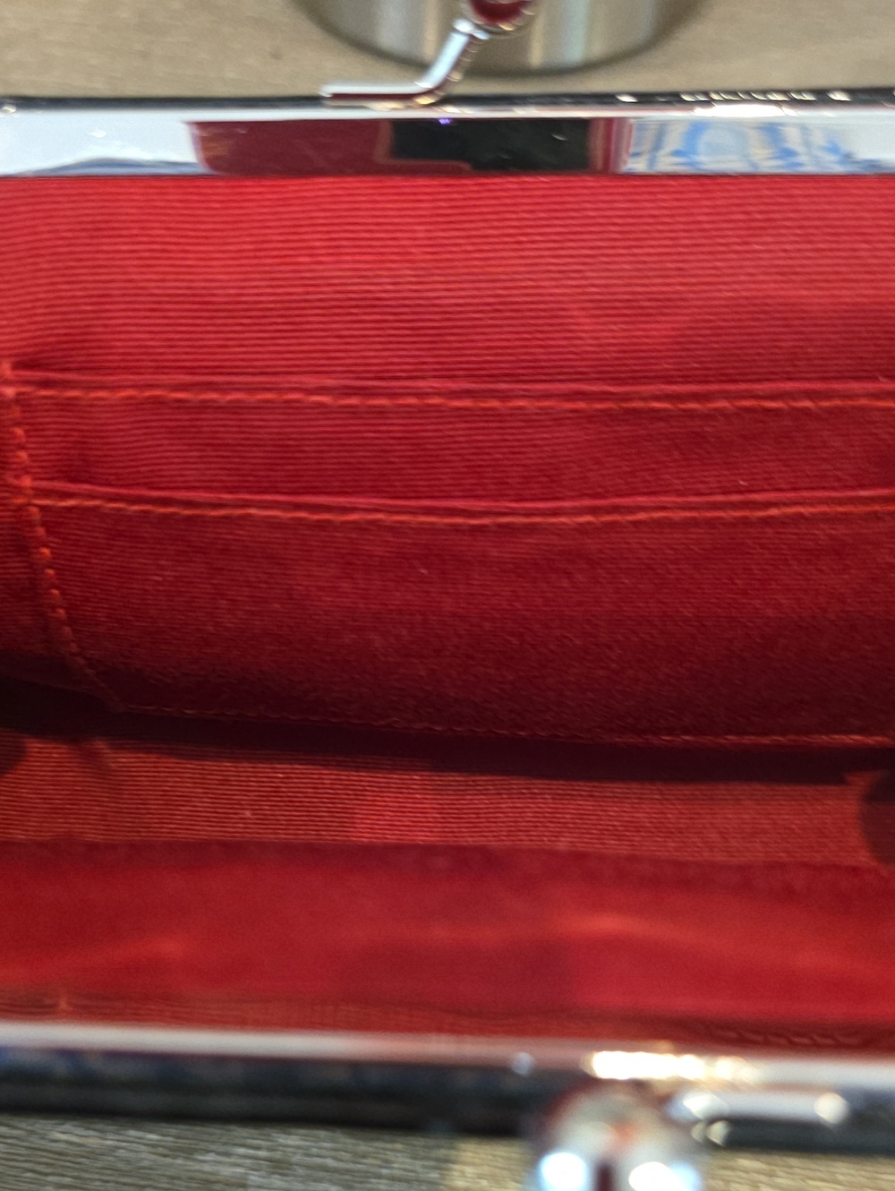 Coach Glove Tan And Patent Leather Kiss Lock Clutch - Picture 7 of 9
